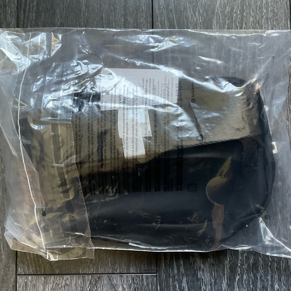 New in Package! Lululemon Everywhere Belt Bag Black EBB Fanny Pack NWT - Picture 8 of 8